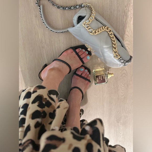 Sincerely Jules - Black Strappy Block 3 Inch Heel Sandals ✨🖤 - Picture 13 of 14